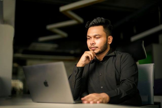 Gérer son e-réputation à Paris : choisir la bonne agence